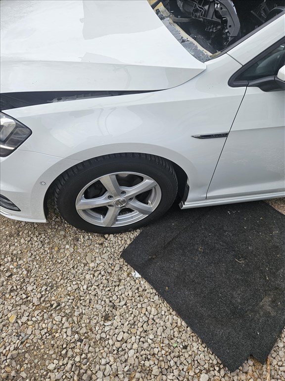 Volkswagen Golf VII (A7 Typ 5G) bontott alkatrészei crlb motor pgs váltó  4. kép