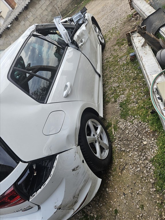 Volkswagen Golf VII (A7 Typ 5G) bontott alkatrészei crlb motor pgs váltó  9. kép