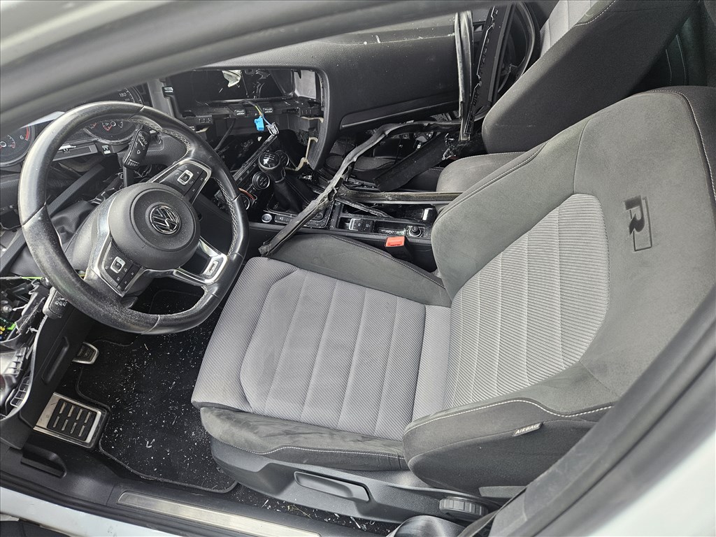 Volkswagen Golf VII (A7 Typ 5G) bontott alkatrészei crlb motor pgs váltó  10. kép