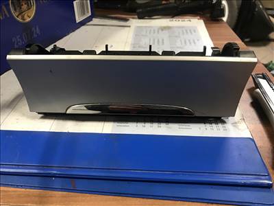 Volkswagen Passat B6 3C / hamutál 3c0863284