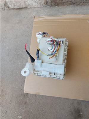 Toyota Avensis (T270) Biztosítéktábla 3391 8273005150