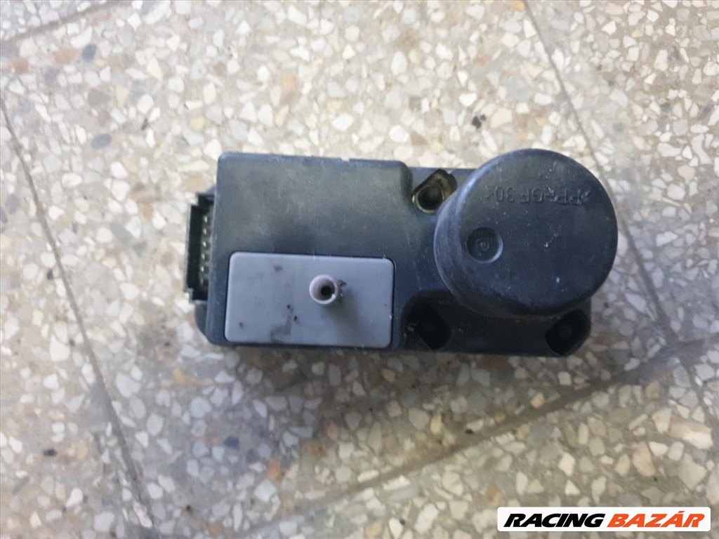 Volkswagen központi zár vákuumpumpa  1h0962257e 2. kép