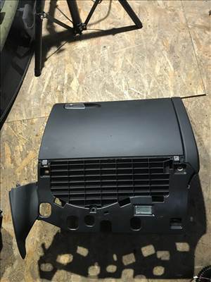 Audi A4 (B8 - 8K) kesztyűtartó 