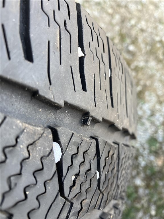  215/60R17C" használt Continental furgon téli gumi gumi 1. kép