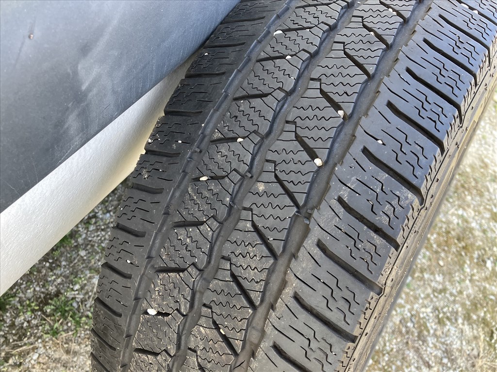  215/60R17C" használt Continental furgon téli gumi gumi 5. kép