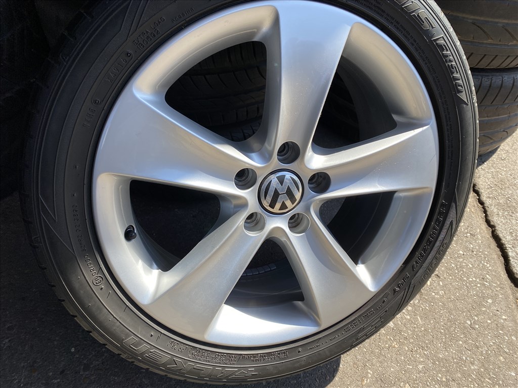 Volkswagen Jetta / Golf / Touran / Passat gyári 6,5X17-es 5X112 ET39-es könnyűfém felni garnitúra 2. kép