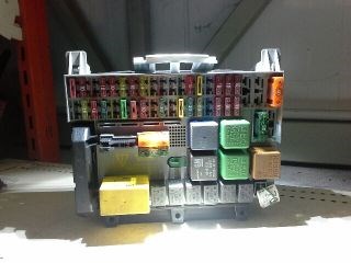 Opel Vectra B Biztosítéktábla Utastér *25859* gm-90504534 2. kép