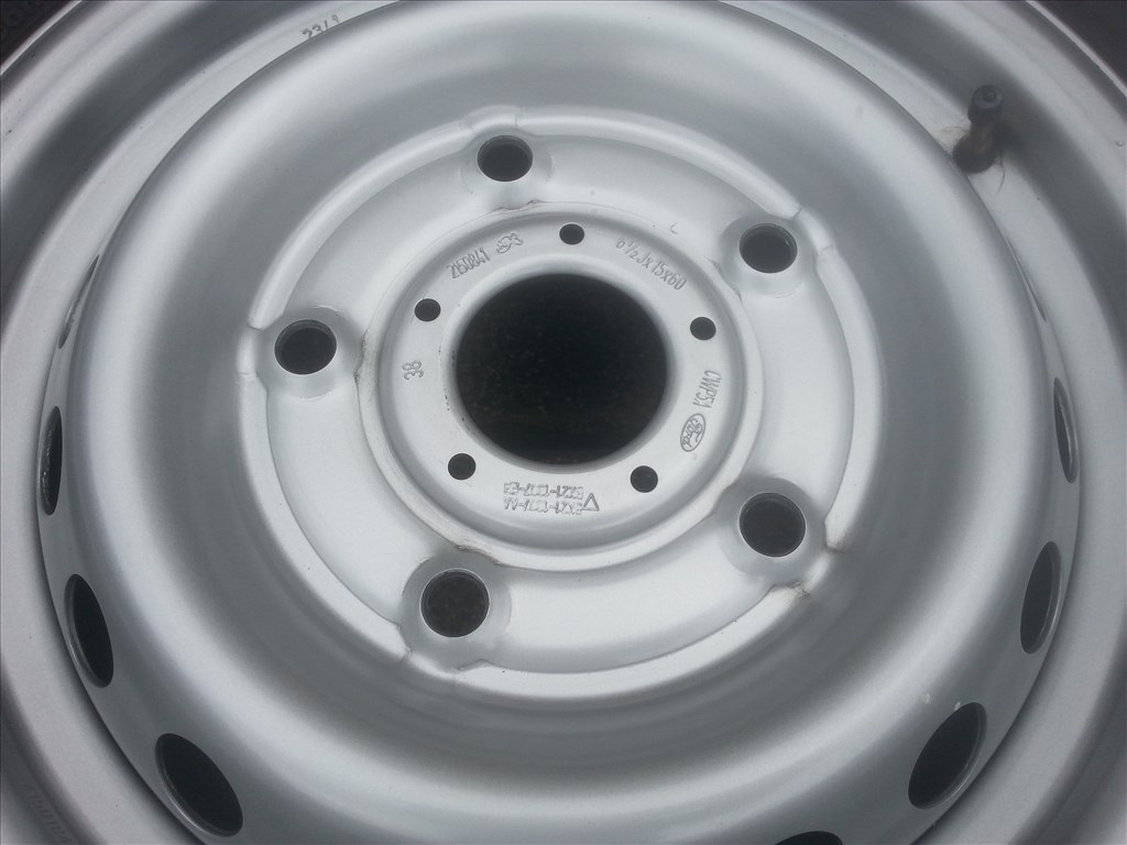  5x160 lyukosztású gyári Ford Turneo Custom lemezfelni, rajta 215/65R15C Continental nyári gumi  3. kép