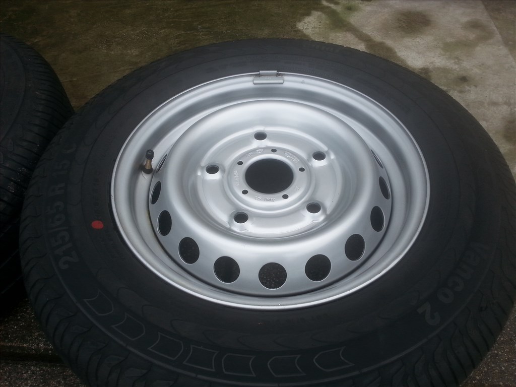  5x160 lyukosztású gyári Ford Turneo Custom lemezfelni, rajta 215/65R15C Continental nyári gumi  4. kép