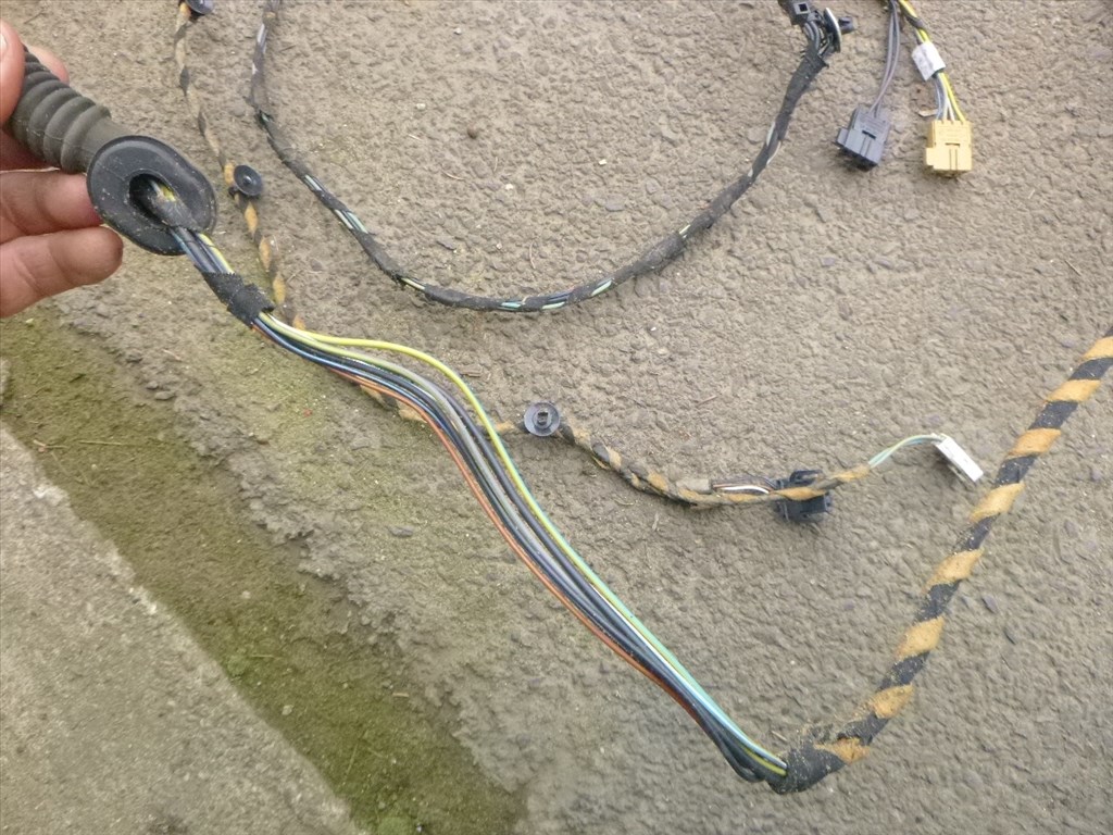 Skoda Octavia I 5 AJTÓS csomagtérajtó vezeték köteg védőgumival 3. kép