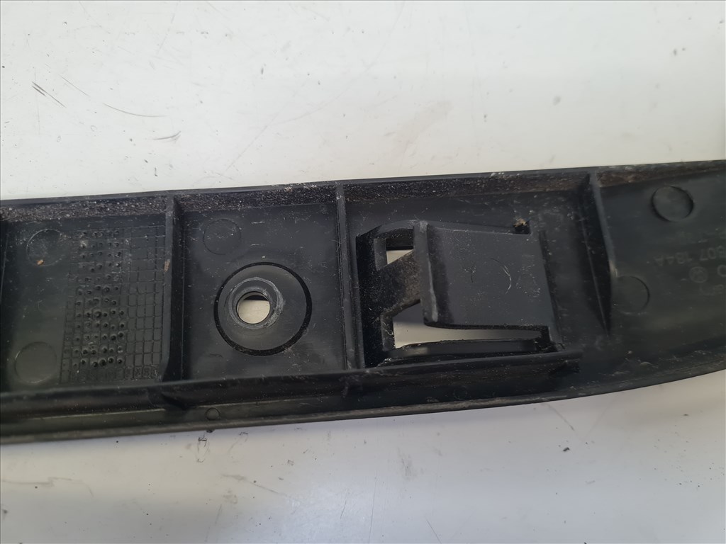 Volkswagen Golf IV jobb első lökhárító vezető (18346) 1j0807184a 6. kép