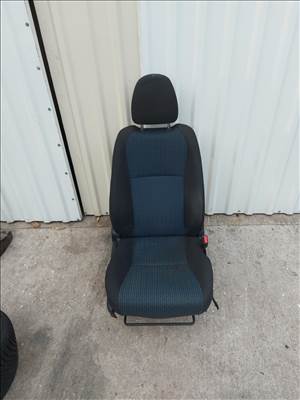 Toyota Yaris (XP130/XP150) Jobb első ülés 3417