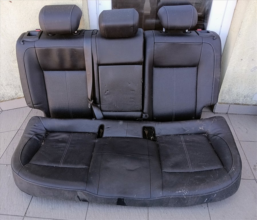 Opel Astra J 5 ajtóshoz fűthető bőr ülés szett kêpeken látható állapotban  2. kép