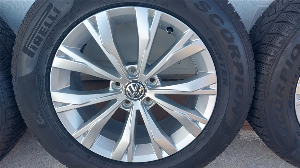 2.Gyári, VW Tiguán II. 5NA  /Montana/17" alufelni 5x112  téli  gumikkal 2. kép