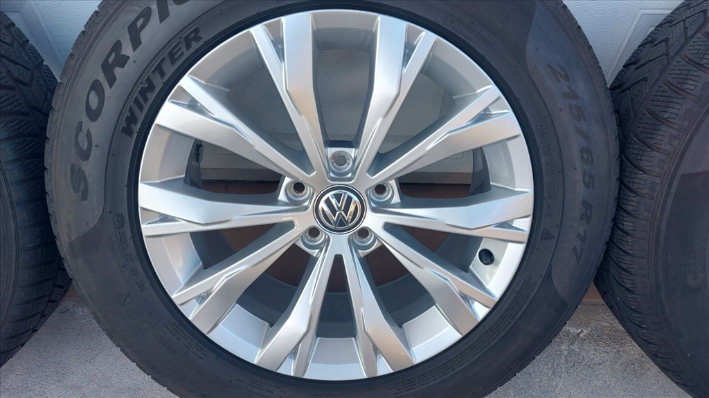 2.Gyári, VW Tiguán II. 5NA  /Montana/17" alufelni 5x112  téli  gumikkal 3. kép
