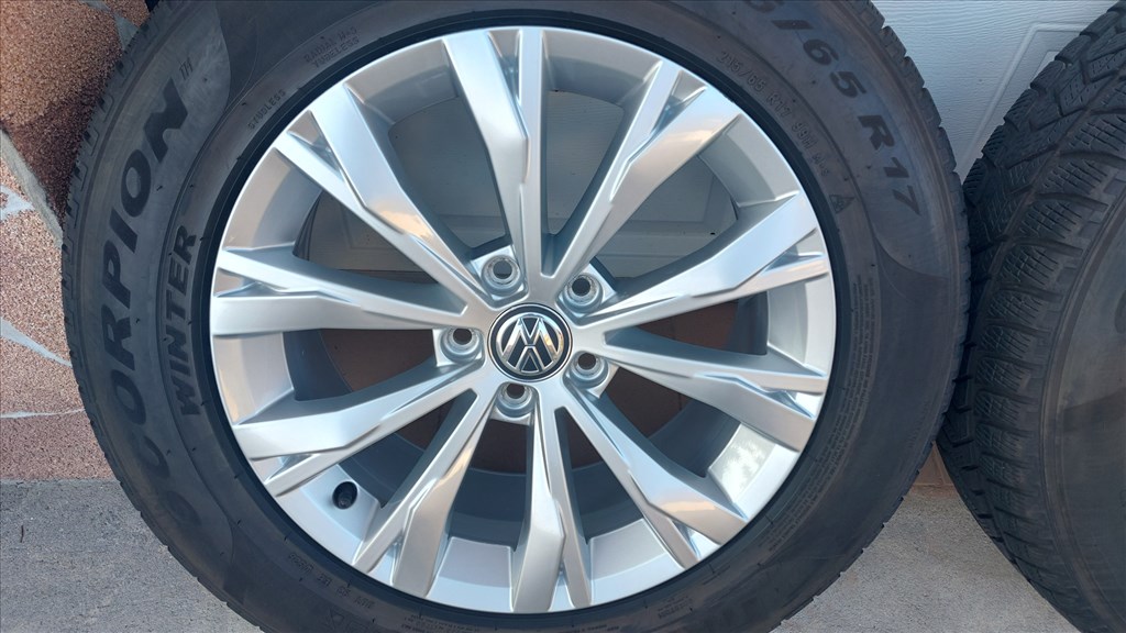 2.Gyári, VW Tiguán II. 5NA  /Montana/17" alufelni 5x112  téli  gumikkal 4. kép