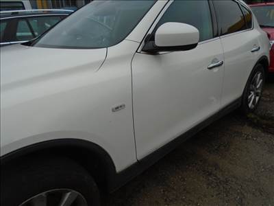Infiniti EX30d sárvédő ív 