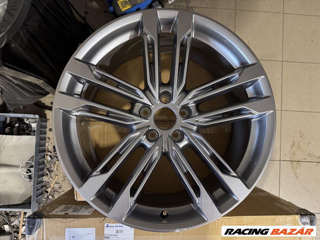 R20 Original Audi 9J ET37 - 4N0 601 025P 4N0601025P 1db felni alufelni 1. kép