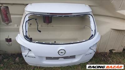 Opel Astra J Sports Tourer  Csomagtérajtó üresen