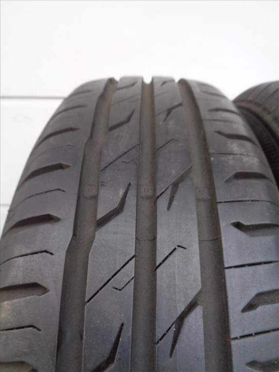 Semperit 185/65R15 nyári gumi újszerű állapotban eladó.  2. kép