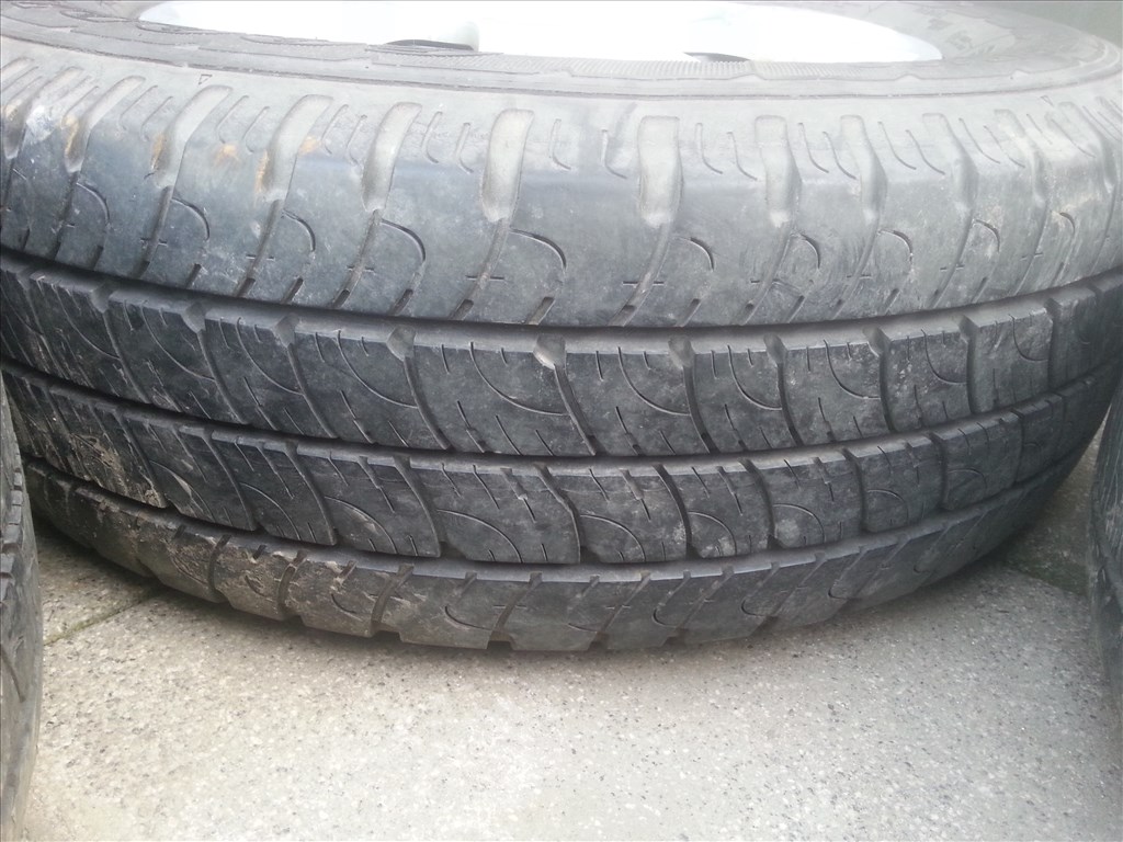  5x112 VW T4 Caravelle/Transporter lemezfelni, rajta 215/65R16C Goodyear nyári gumi  3. kép