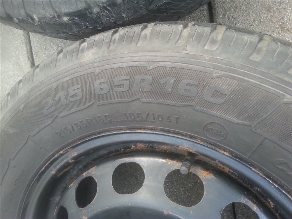  5x112 VW T4 Caravelle/Transporter lemezfelni, rajta 215/65R16C Goodyear nyári gumi  5. kép