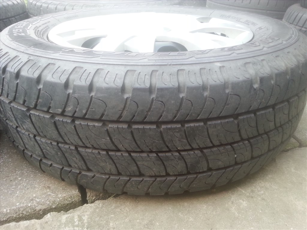  5x112 VW T4 Caravelle/Transporter lemezfelni, rajta 215/65R16C Goodyear nyári gumi  8. kép