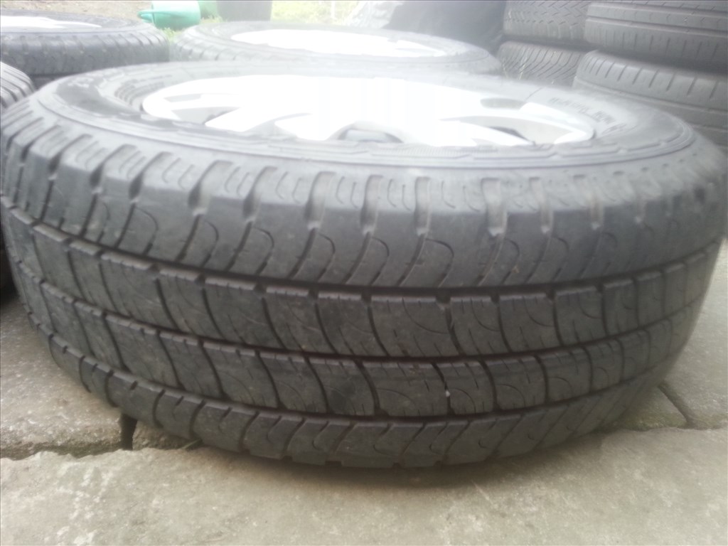  5x112 VW T4 Caravelle/Transporter lemezfelni, rajta 215/65R16C Goodyear nyári gumi  9. kép