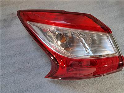 Nissan Pulsar (C13) Bal külső hátsó lámpa 