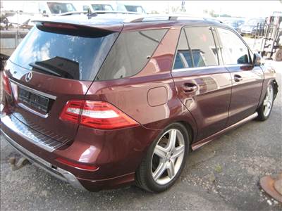 Mercedes ML-osztály (W166) bontott alkatrészei