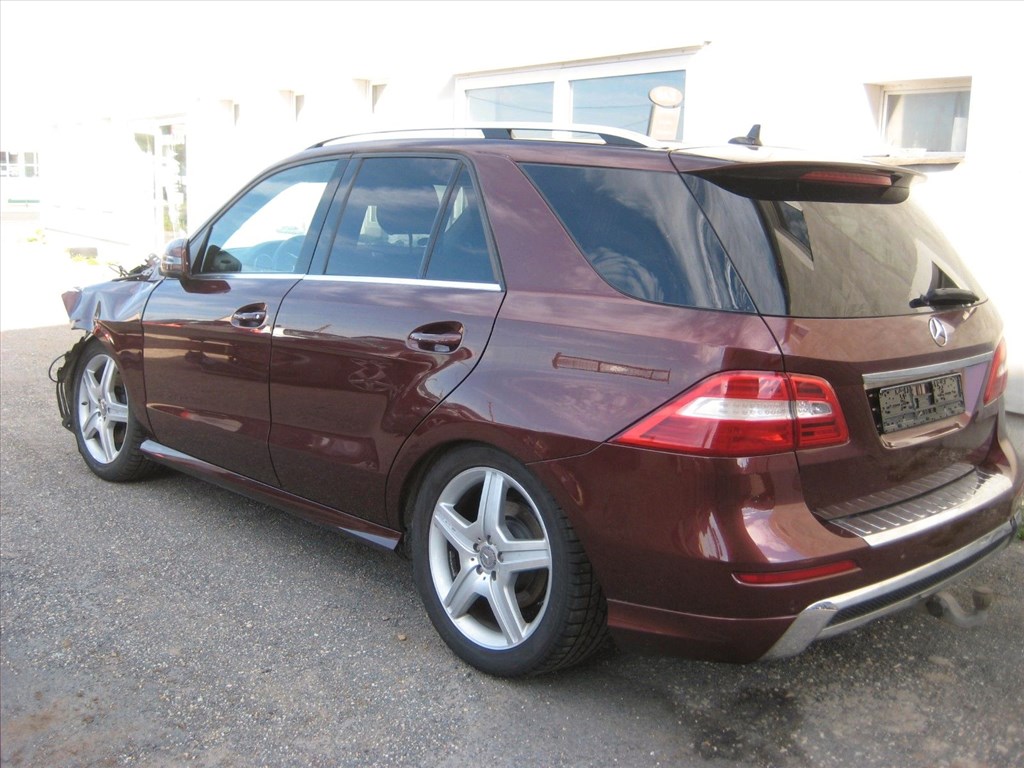 Mercedes ML-osztály (W166) bontott alkatrészei 2. kép