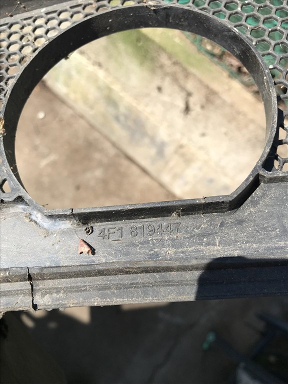 Audi A6 (C6 - 4F) levélrács  4f1819447 3. kép