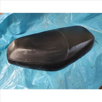Yiben 50 QT-3 GY 50 Linea Speedy Peugeot V-Clic Vclic Garelli Cilone 4T50 Malaguti Malbo Baotian BT50QT-9 ülés Sitzbank seat