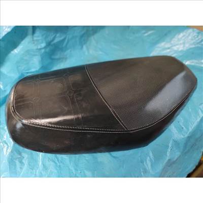 Yiben 50 QT-3 GY 50 Linea Speedy Peugeot V-Clic Vclic Garelli Cilone 4T50 Malaguti Malbo Baotian BT50QT-9 ülés sérült Sitzbank seat