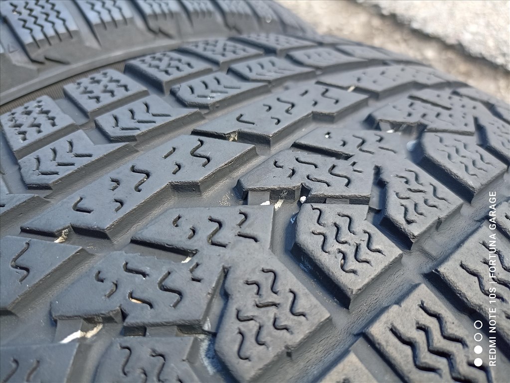215/65 R16" Kumho használt téli garnitúra 2. kép
