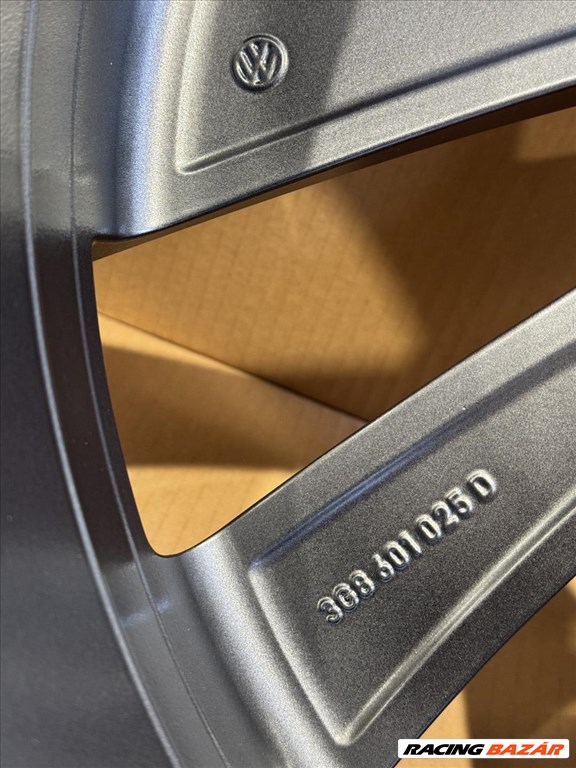 R20 Original Volkswagen 8J ET40 - 3G8 601 025D 3G8601025D 1db felni 4. kép