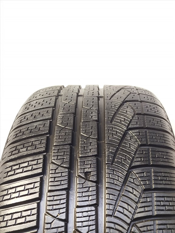 Pirelli Sottozero II 235/50 R17  1. kép