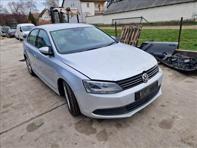 Volkswagen Jetta VI bontott alkatrészei