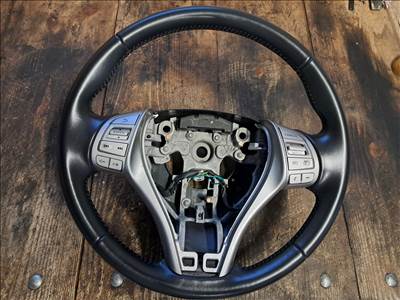 Nissan Pulsar (C13) multikormány 