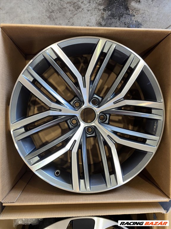 R19 Original Volkswagen 8J ET41 - 3G0 601 025AG 3G0601025AG 1db felni 1. kép