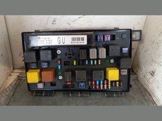 Opel Zafira B Biztosítéktábla Motortér *135469*