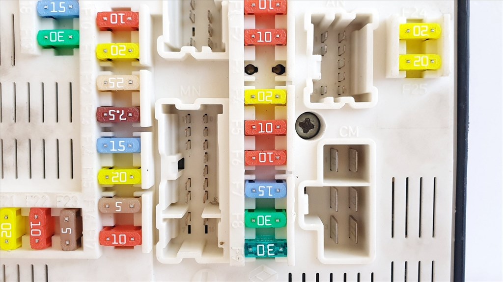 508450 Renault Megane 3, 2009, Biztosíték Tábla, 284B60008R-E, USM. 9. kép