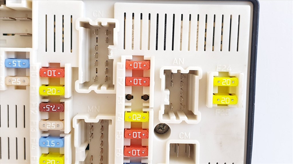 508449 Renault Megane 3, 2009, Biztosíték Tábla, 284B60008R-E, USM. 7. kép