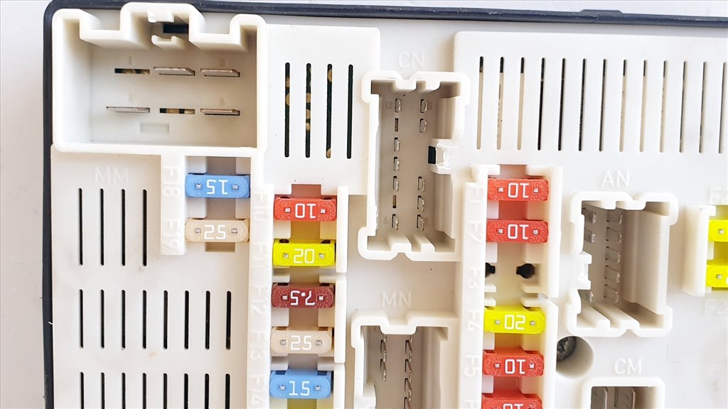 508449 Renault Megane 3, 2009, Biztosíték Tábla, 284B60008R-E, USM. 8. kép