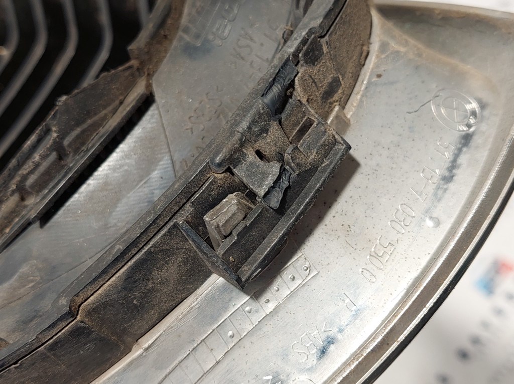 BMW E46 facelift sedan touring króm vese hûtõrács grill - fülhiányos 7. kép