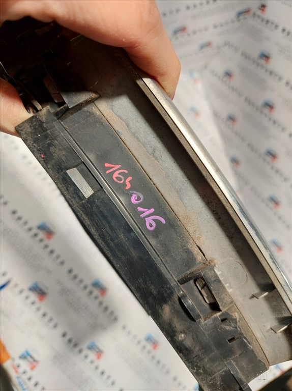 BMW E46 facelift sedan touring króm vese hûtõrács grill - fülhiányos 9. kép