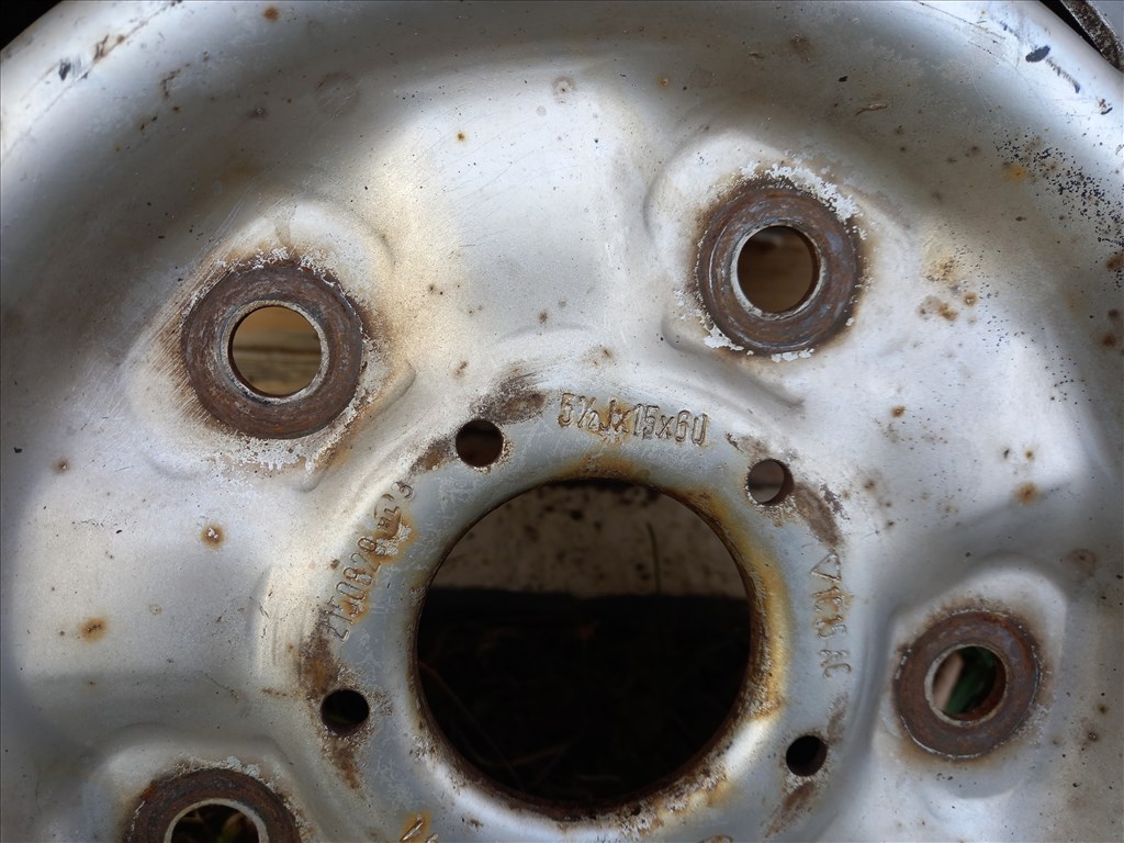  5x160 lyukosztású 5,5JJ 15" használt (gyári felni) lemezfelni 3. kép