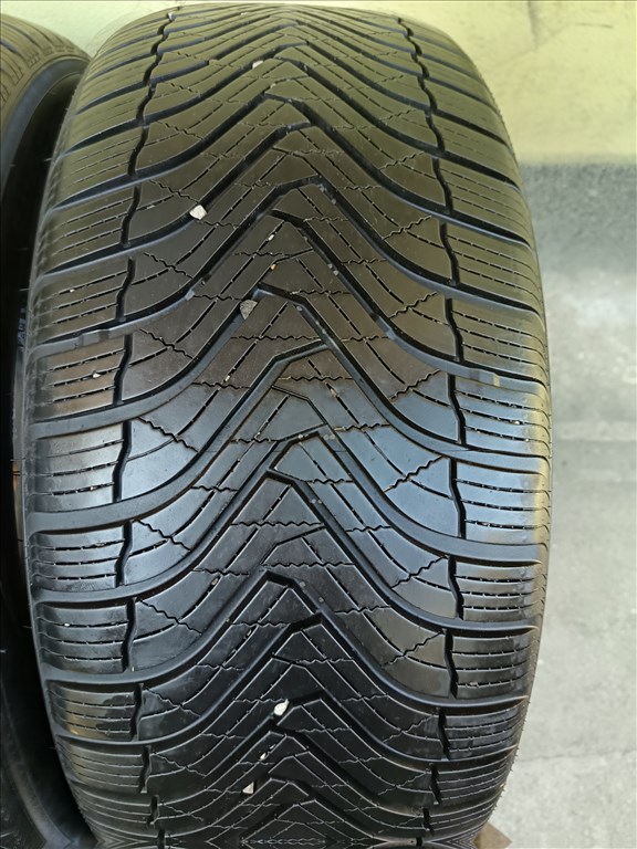  245/5018" újszerű Gripmax négyévszakos gumi gumi 1. kép