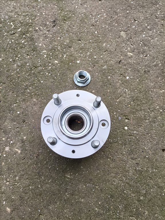 Mitsubishi Carisma kerékagy  3. kép