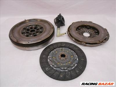 VW Passat B8 2015-től 6 seb.kézi váltós kuplung és kéttömegű szett  04L105266A 04L141031D